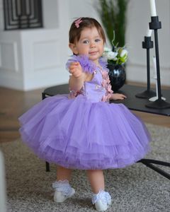 Söt lavendel Sequined Princess Flower Girls Dresses ärmlös tyllspetsapplikationer Tiered Low Tea Length Birthday Girl Pageant Gowns 403