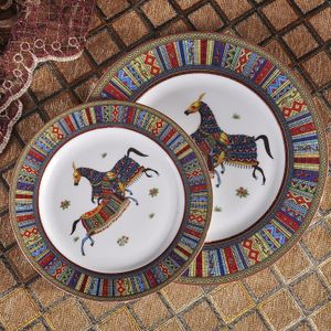 Pratos de jantar luxuosos Bone China War Horse Pattern Design em prato de jantar de 10 polegadas e prato de bolo de 8 polegadas 2 peças conjuntos de louça para venda