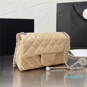 AKS Flap -Tasche Diamantball mit Knopf Süßigkeitenfarbe Premium Patent Leder Klassische Fundketten -Crossbody -Tasche Luxusdesigner Damen Damen