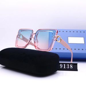 디자이너 선글라스 남성 여성을위한 고급 편지 선글라스 안경 성격 UV 안경 야외 해변에 적합한 패션 선글라스 상자 5 색