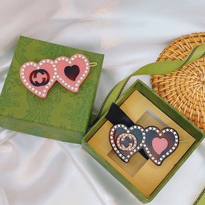 2022 Nuovo designer Sweet Pink Heart Hair Clips Barrettes Popupal Fashion Luxury Brand Letters Pins for Women Girl With Green Box