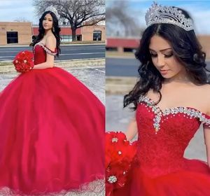 2022 Red Quinceanera Dresses Off The Shoulder Lace Beaded Crystals Tulle Princess Formal Pageant Gown Sweet 16 Birthday Party Ballgown Floor Length vestidos