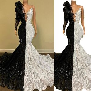 2022 Sparkly Schwarz Weiß Sexy Meerjungfrau Abendkleider V-Ausschnitt Illusion Pailletten Spitze One Shoulder Langarm Pailletten Formelles Partykleid Plus Size Abendkleider