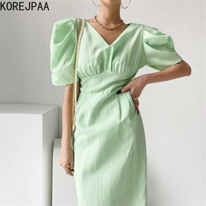 Korejpaa kvinnor klär sommar damer franska elegant mint grön v-hals veckad midja mid-längd puffhylsa höft slitsar vestidos 210526