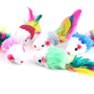 Pet Cat False Mouse Mini Giocattolo da gioco divertente per gatti con piume colorate Peluche Mini topi molari resistenti al morso Giocattoli Articoli per addestramento per animali domestici YF0034