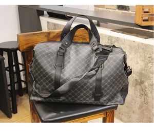 Luxurys Tasarımcı Duffle Bags Kadın Erkekler Seyahat Çantası Mektup Deri Büyük Kapasite El Çantaları Deri Tote Bagaj Spor Omuz Strap221v