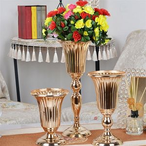 Mångsidig metallbröllop centerpieces Vase Metal Trumpet Vase for Home Party Anniversary Wedding Decoration Modern Design 220423