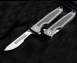 Ny konstverk Carving Kniv 440c Satinblad TC4 Titanlegering   Kolfiberhandtag EDC Pocket Folding Knives Nyckelring Knivar K1607