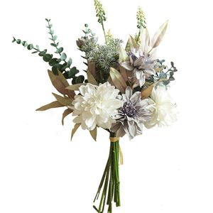 Fiori di lusso dalia grigia a mano con erba di eucalipto per decorazioni di nozze domestiche fiori artificiali 220408