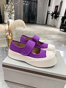 Spring and summer women s casual flat sandals lady shoes Simple generous and fashionable style Size six Color to choose