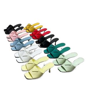 2022 Luxurys Designers Sandals Patent Leather Women Slippers High Heels Interted Triangle Logos Pure Color Flops Letter Flat Slides Stylist Shoes