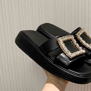 2022 NUOVE pantofole con fibbia quadrata con strass da donna da indossare sandali coreani con fondo spesso pigro alla moda estiva
