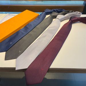 Designer Mens Business Tie Luxury Silk Ties Letter V Tie Hand Brodered Classic Check Simple Ties High Quality