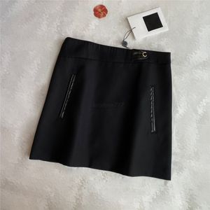 2022 Женская марка A-Line мини-юбки Сексуальные платья с винтажными металлическими буквами Женщина Милан УПРАМОВАЯ ДИСКАЛЬНА