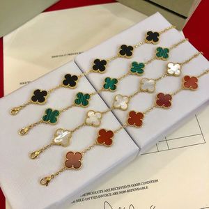 braccialetti di fascino di moda di design trifoglio di lusso per ragazze donne oro 18 carati argento nero bianco rosso verde braccialetto di marca gioielli per feste di nozze