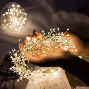 Strängar batteridriven koppartråd Garland Fairy Lights 100/200LEDS Cluster Firecrackers String Light For Garden Chulty Decorled LEDLED