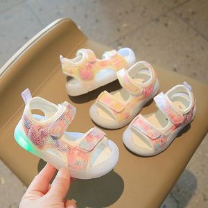 Sandali estivi neonate in pelle Pu moda scarpe da bambino leggere a led appartamenti da spiaggia casual taglia 21-25Sandali