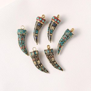 Anhänger Halsketten 3pcs Multicolor -Ochsen -Horn -Reiz Tribal Mantra Om Amulett für Frau Mann Nepal Hand Vintage JewelryPendant