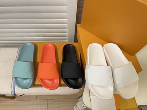 新しい到着最高品質メンズレディースサマーラバースリッパプール枕サンダルビーチスライドファッションスリッパフォント屋内靴サンダルサイ​​ズ36-46 6色