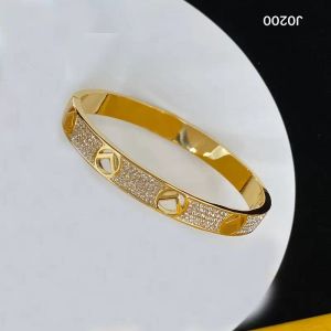 Womens Designer Gold Armband Men Bangle Letter Armband smycken Tjocka diamanter armband Kvinnor Mens Retro Armband 2205275D