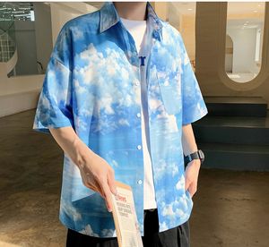 Män övermiserade korta ärmskjortor Blue Sky Clouds Full Printed Spring Mens Hip Hop Pockets Casual Korean Vintage Shirt Streetwear Blueses