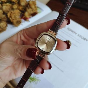 Wholesale vintage fashion watch for sale - Group buy Wristwatches Luxury Women Fashion Watches Diamond Elegant Ladies Retro Square Female Quartz Clock With Vintage Brown Leather