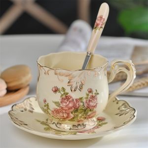 Kreatywny ceramiczny kubek do kawy i spodek Painted Rose Porcelain Tea łyżka klasyczna drinka Prezent LJ200821