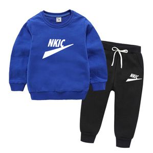 Marke Kleidung Sets Hoodie Tops brief druck Trainingsanzug Mädchen Jungen Kleinkind Kleidung Baby Casual Jogging Sportswear 100% Baumwolle Anzug