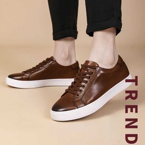 2022 TopSelling men's British leather dress shoes thick bottom trend Korean version leisure top layer cow sneakers sports Classic luxury Paris Top Quality
