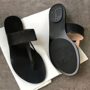 Men Women Leather thong sandal with Double Metal Designer Slides Flip-flops gold leather slippers Outdoor Summer Beach Sandals US12NO6