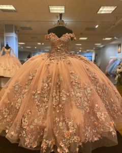 Blush Pembe Dantel Quinceanera Elbiseler Ball Repses Vestido de Debutante Para 15 Anos Omuz Kapalı Prenses 2022 Çiçek Aplike Mis Quince XV