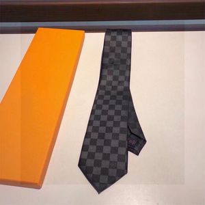 Mens Fashion Brand Tie Classic Checkered Casual Young Men Tie Ladies Designer Luxury Högkvalitativ handgjorda Silk Ties Gifts 3 Styles med låda