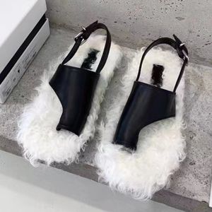 Moda Wełna Grube Sole Sandals Kobiety Clip Buty Wiosna Obuwie All-Mecz Buty Płaskie Buty Strzał Catwalk Gladiator Sandalias 2022