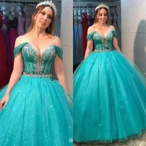 2022 Prinsessan turkos bollklänning quinceanera klänningar med overskirt av axelkristallpärlor långa formella kvällsfestklänningar för söta