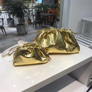 Bolsa de nuvem de couro genuíno feminino bolsa de arear retro luxuria glitter laser saco de bolsa plissada bolsa de bolas de bolinho de bolinho 220525