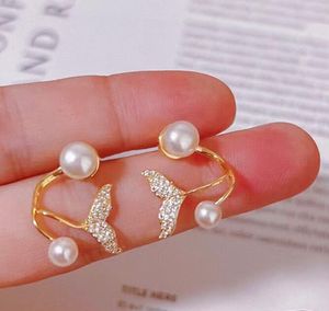 Två sätt att bära plätering 14K Gold Crystal Fish Ear Ear Studs Natural Freshwater Pearl Earrings White Lady/Girl Fashion Wedding Jewelry