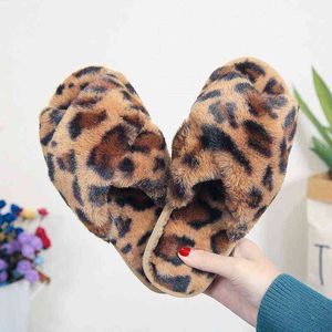 Slippers Winter Slippers Women Works Warm Faux Fur Shoes Leopard Style Ladies Slipper de piso interno aberto Feminino de moda feminina SH444 G220730