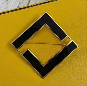 Frauen Schwarz Männer Weiße Brosche Designer Pins Gold Buchstaben Pins Broschen Für Anzug Kleid Pins Für Party Schönes Geschenk Mode Designer Schmuck