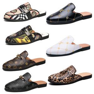 Luksusowa Marka Mężczyzna Projektant HorseBit Metalowe Klamry Klamry Kapcie Prawdziwej Skóry Mule Black White Brown Flip Flops Mężczyźni Casual Lazy Buty