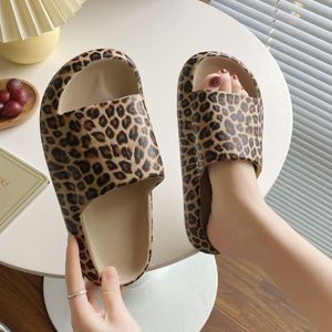 Pantofole con stampa leopardata Pantofole estive da donna per la casa, bagno, interni, antiscivolo, sandali da spiaggia con piattaforma alla moda per esterni