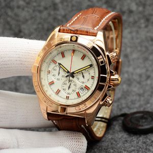 44mm Chronomat B01 KVALITETSKRONOGRAPH KVARTZ MOSION ROSE GOLD SILVER DIAL 50 -årsjubileum Män tittar på läderremmen Mens armbandsur