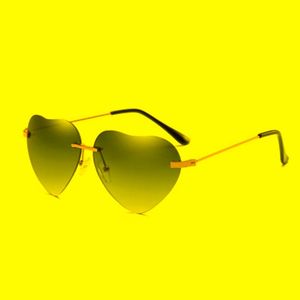 Kadınlar Için Güneş Gözlüğü Moda Kalp Şeklinde Çerçevesiz Marka Tasarımcısı Yüksek Kaliteli Yaz AŞK Temizle Okyanus Lensler UV400 Güneş GözlükleriSunglasses