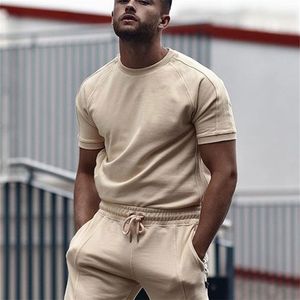 Set casual da uomo tinta unita O collo T-shirt a maniche corte Pantaloncini da uomo Streetwear Felpa allentata in due pezzi 220621