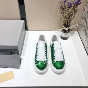 2022 مصمم أحذية غير رسمية أحذية رياضية رياضية أحذية رياضية صغيرة حذاء بيضاء صغيرة منقوشة النمط السميك السمي