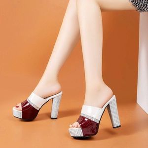 Sandaler Kvinnor Fashion Crystal Sequin Super High Heels Shoes Woman Summer Sexy Party Slippers Lady Patent Leather Platform Sandalsandals