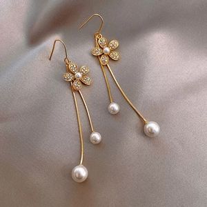 Orecchini con gancio per l'orecchio da donna alla moda Orecchini coreani con nappa lunga perla Orecchini pendenti Fiore Orecchini con pendente Regali per gioielli per feste di nozze