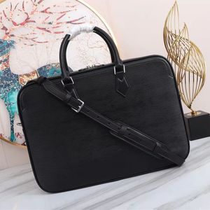 Erkek Çanta Tasarımcısı Evrak Çantası İş Dizüstü Bilgisayar Çantaları Yüksek Kaliteli Kapasiteli Crossbody Omuz Çantaları Bilgisayar Kılıflı Hakiki Deri Kadın Çanta