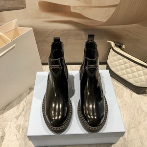 2022 Designerskie Kobiety Kostki Buty Masowe Chunky Luxury But Calfskin Martin Winter Ladies Silk Cowhide Platforma Flat High Top Sneakers Booties