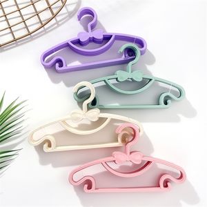 510pcs Kids Clothes Hanger Racks Portable Plastic Display Hangers Windproof Children Coats Hanger Baby Clothing Organizer 220815