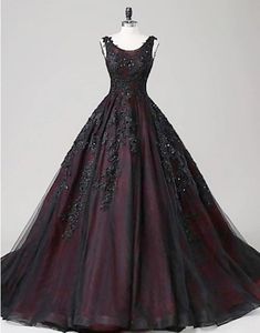 Vintage Burgundy And Black A Line Gothic Wedding Dress Sleeveless Backless Long Tulle Bridal Gowns Lace Appliques Floor Length 2022 Summer Autumn Robe De Mariage